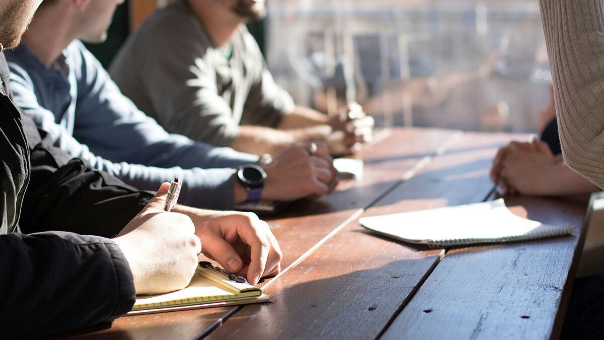 Yêu cầu báo giá (RFQ) là gì và cách so sánh báo giá